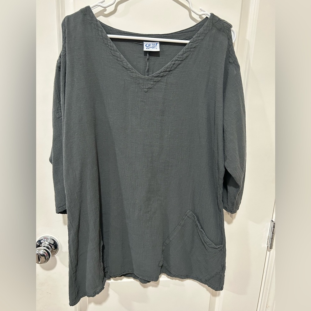 Oh My Gauze Cutout Sleeve Front Pocket Cold Shoulder Size 1 Fits medium large